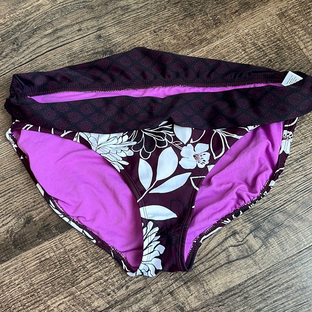 ATHLETA. Swim bottoms. Size Large